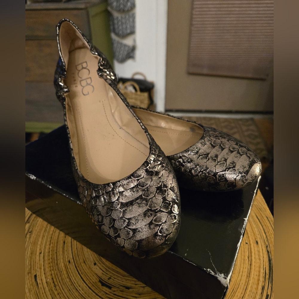 BCBG Paris Magie Metallic Stretch Ballet Flat 11w